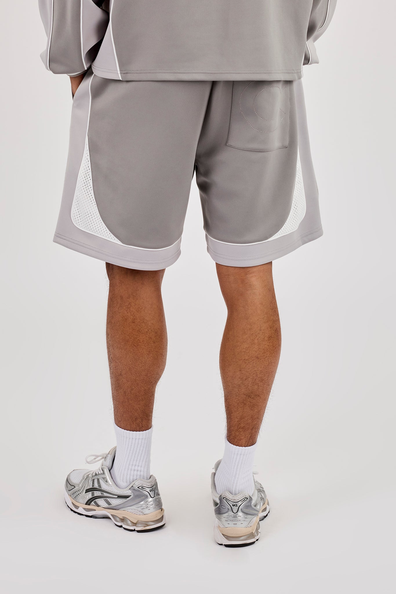 Relaxed Panelled Short - Light Grey